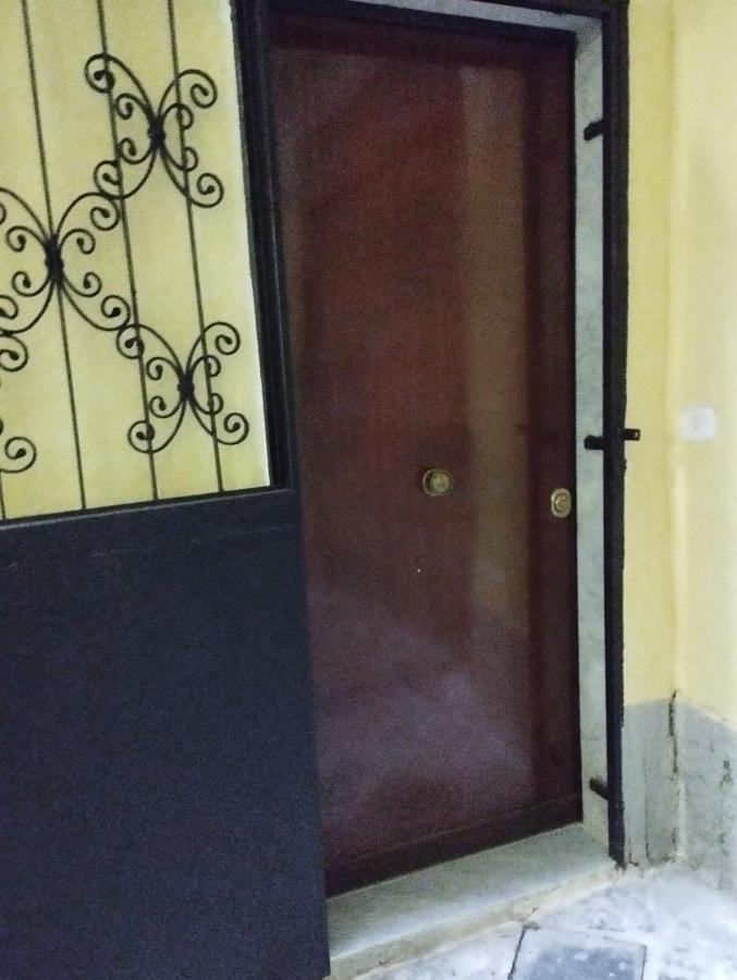 Il Basso Di Gilda Napoli Bagian luar foto
